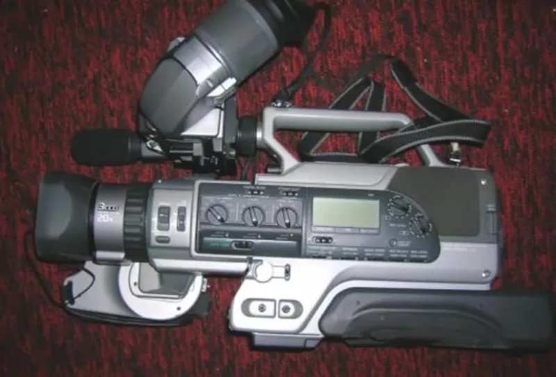 Видеокамера SONY DVCAM DSR-200AP